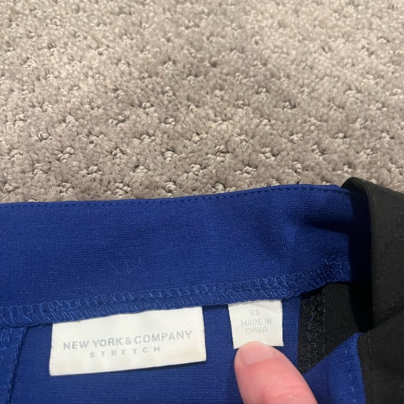 New York & Company Stylish Black and Blue Long Sleeve Structured Shirt Size XS - Picture 2 of 5